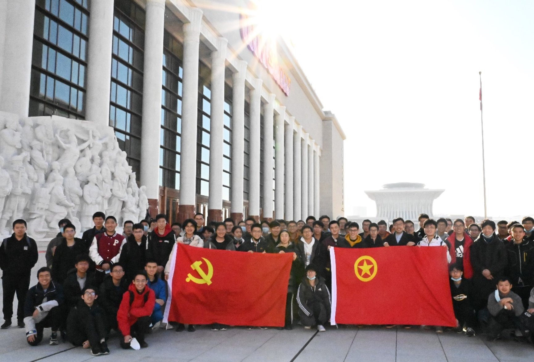 F:\Desktop\学工\学工周报\学工周报1209\郭姣裕+威尼斯欢乐娱人城v36762019级、2021级本科生赴党史展览馆举办“永远跟党走”学生主题党团日活动.JPG